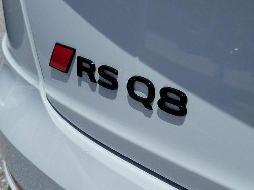Glacier White Metallic 2026 Audi RS Q8 4.0T