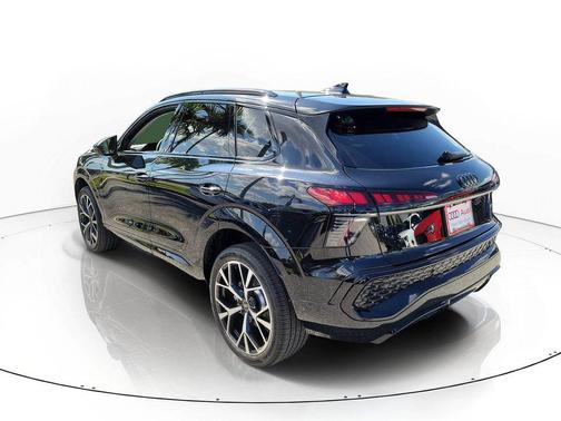 Mythos Black Metallic 2026 Audi Q3 TFSI quattro S tronic