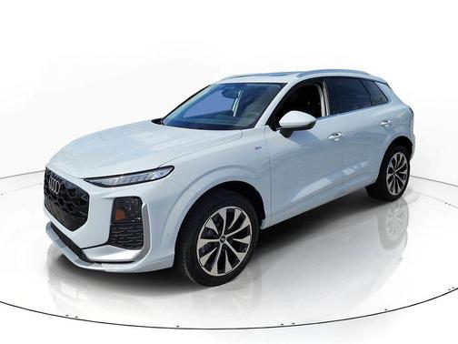 Glacier White Metallic 2026 Audi Q3 TFSI quattro S tronic