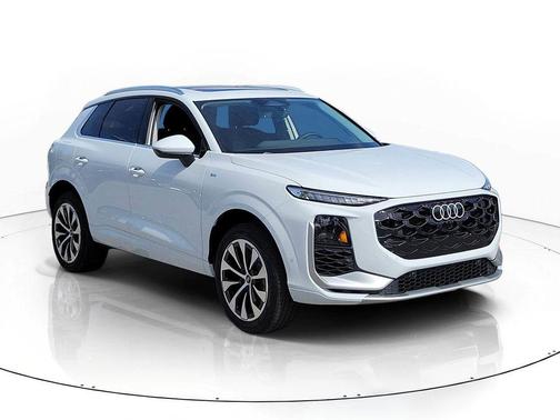 Glacier White Metallic 2026 Audi Q3 TFSI quattro S tronic