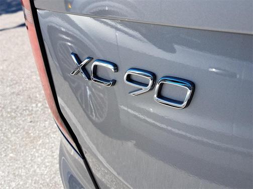 2025 Volvo XC90 B5 Ultra 7-Seater