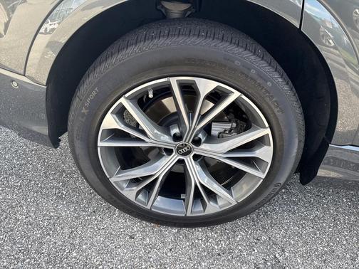 2023 Audi Q8 55 Prestige