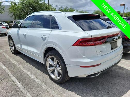 Glacier White Metallic 2023 Audi Q8 55 Premium Plus