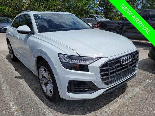 Glacier White Metallic 2023 Audi Q8 55 Premium Plus