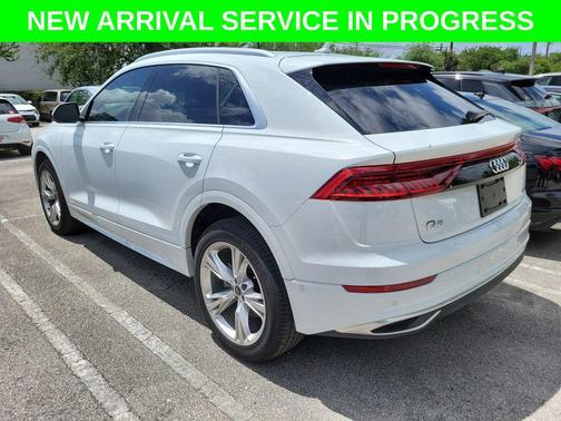 Glacier White Metallic 2023 Audi Q8 55 Premium Plus