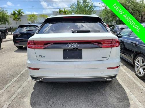 Glacier White Metallic 2023 Audi Q8 55 Premium Plus