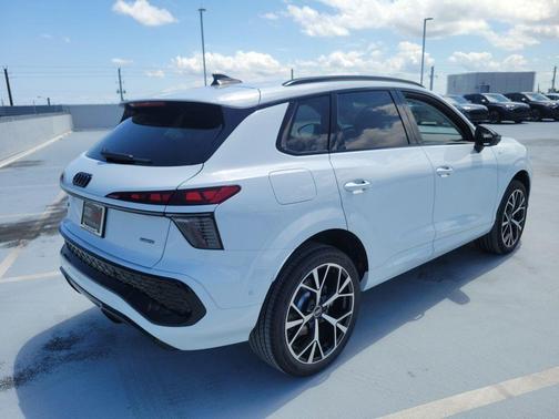 Glacier White Metallic 2026 Audi Q3 TFSI quattro S tronic