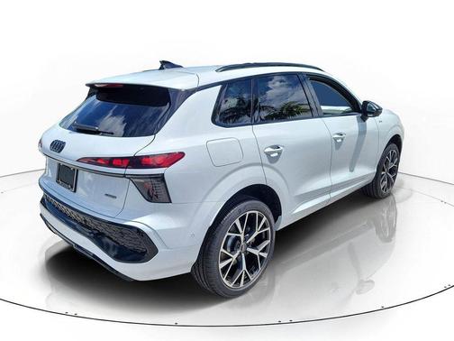 Glacier White Metallic 2026 Audi Q3 TFSI quattro S tronic
