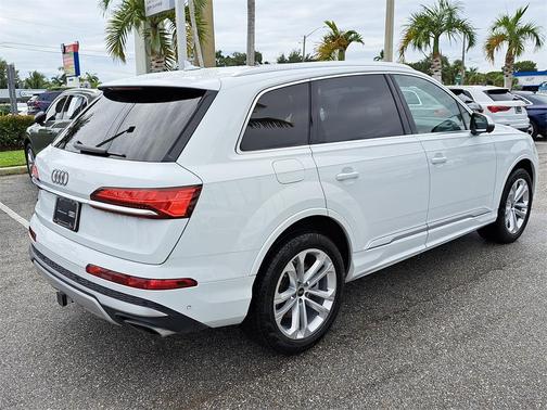 2025 Audi Q7 55 Premium Plus