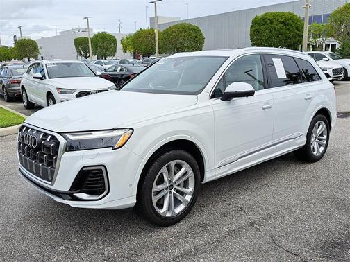 2025 Audi Q7 55 Premium Plus