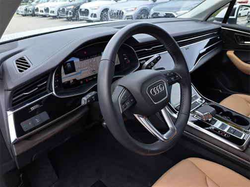 2025 Audi Q7 55 Premium Plus