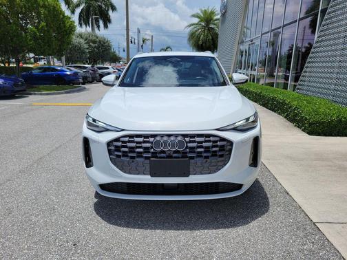 Glacier White Metallic 2025 Audi Q5 Premium TFSI quattro S tronic