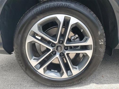 2025 Audi Q5 Premium