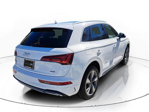2023 Audi Q5 40 Premium Plus