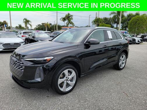 Mythos Black Metallic 2025 Audi Q5 Premium Plus TFSI quattro S tronic