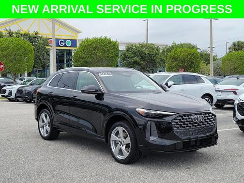 Mythos Black Metallic 2025 Audi Q5 Premium Plus TFSI quattro S tronic
