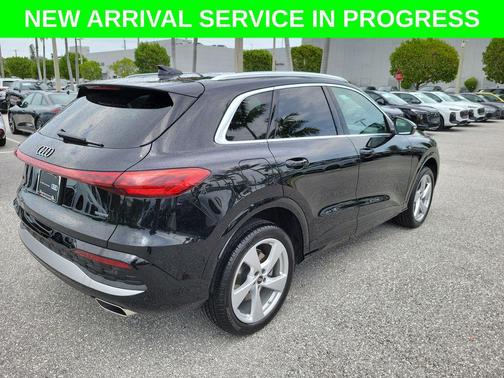 Mythos Black Metallic 2025 Audi Q5 Premium Plus TFSI quattro S tronic