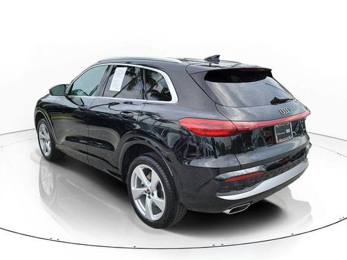 Mythos Black Metallic 2025 Audi Q5 Premium Plus TFSI quattro S tronic