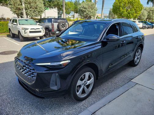 Mythos Black Metallic 2025 Audi Q5 Premium Plus TFSI quattro S tronic