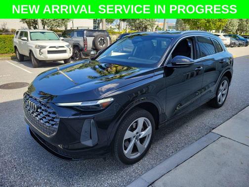 Mythos Black Metallic 2025 Audi Q5 Premium Plus TFSI quattro S tronic