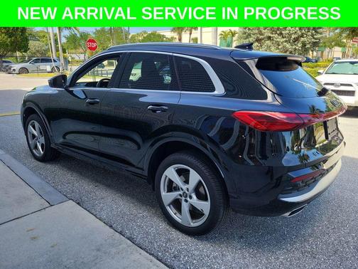Mythos Black Metallic 2025 Audi Q5 Premium Plus TFSI quattro S tronic