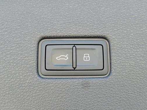 2025 Audi Q8 55 Premium Plus