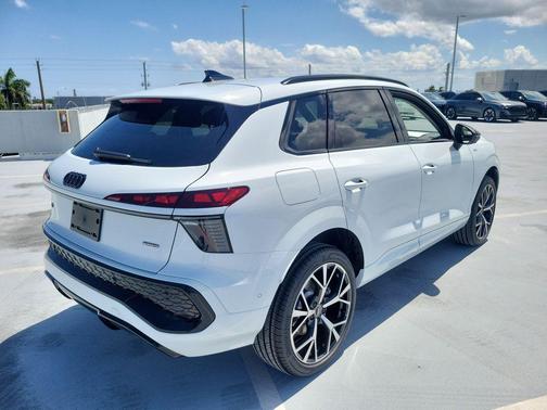 Glacier White Metallic 2026 Audi Q3 TFSI quattro S tronic