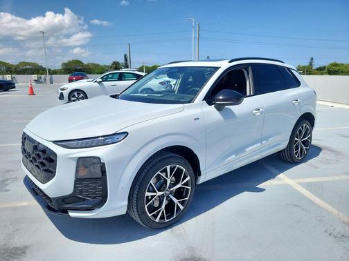 Glacier White Metallic 2026 Audi Q3 TFSI quattro S tronic