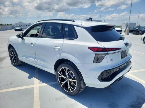 Glacier White Metallic 2026 Audi Q3 TFSI quattro S tronic