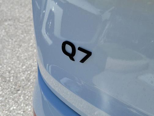 Glacier White Metallic 2026 Audi Q7 55 Premium Plus