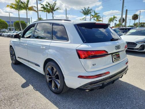 Glacier White Metallic 2026 Audi Q7 55 Premium Plus