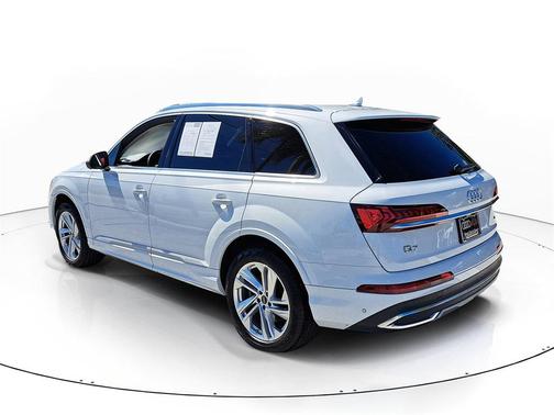 2023 Audi Q7 55 Premium Plus