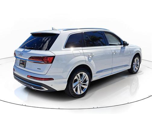 2023 Audi Q7 55 Premium Plus