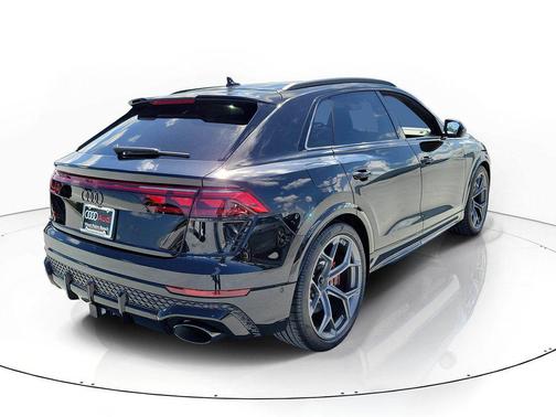 Mythos Black Metallic 2026 Audi RS Q8 4.0T