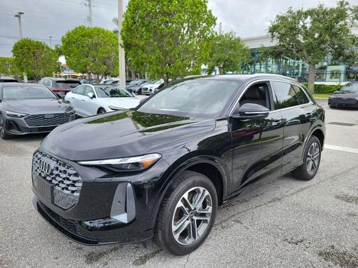 Mythos Black Metallic 2026 Audi Q5 Premium TFSI quattro S tronic