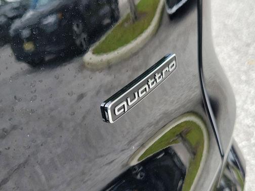 Mythos Black Metallic 2026 Audi Q5 Premium TFSI quattro S tronic