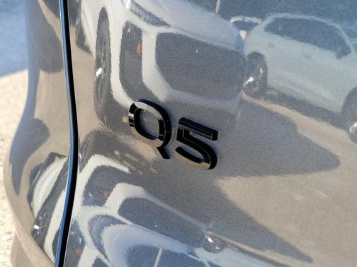 Daytona Gray Pearl Effect 2026 Audi Q5 Premium Plus TFSI quattro S tronic