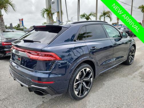 Waitomo Blue Metallic 2024 Audi RS Q8 4.0T