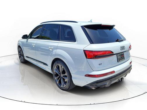 Glacier White Metallic 2026 Audi Q7 55 Premium Plus