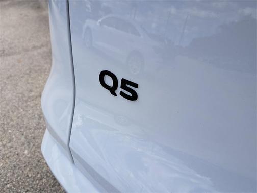 2025 Audi Q5 Premium TFSI quattro S tronic