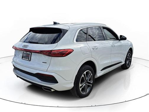 2025 Audi Q5 Premium TFSI quattro S tronic