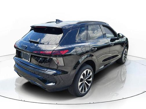 Mythos Black Metallic 2026 Audi Q3 TFSI quattro S tronic