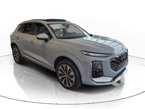 Arrow Gray Pearl Effect 2026 Audi Q3 TFSI quattro S tronic