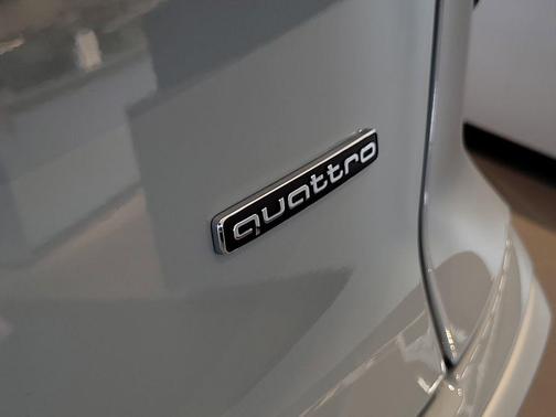 Arrow Gray Pearl Effect 2026 Audi Q3 TFSI quattro S tronic