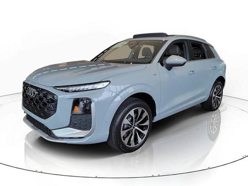 Arrow Gray Pearl Effect 2026 Audi Q3 TFSI quattro S tronic
