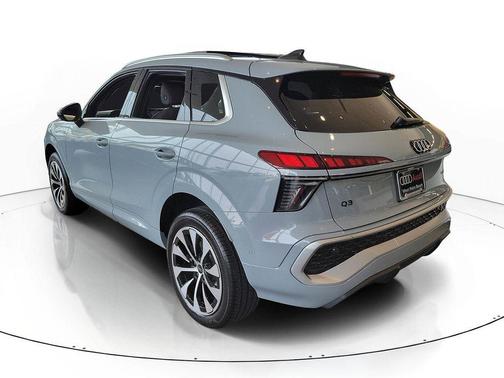 Arrow Gray Pearl Effect 2026 Audi Q3 TFSI quattro S tronic