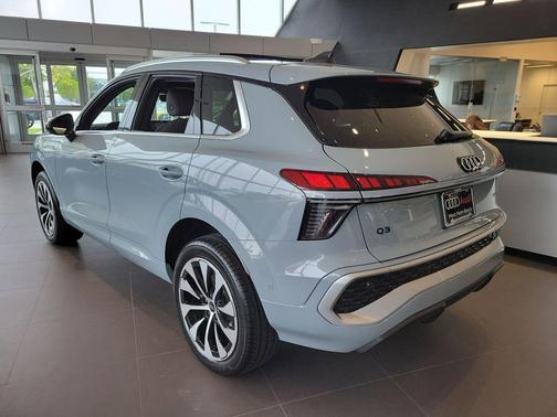Arrow Gray Pearl Effect 2026 Audi Q3 TFSI quattro S tronic