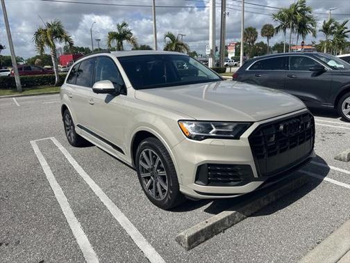 2022 Audi Q7 45 Premium Plus