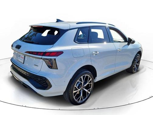 Glacier White Metallic 2026 Audi Q3 TFSI quattro S tronic