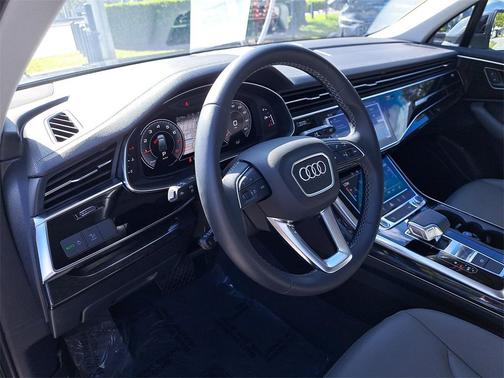 2025 Audi Q7 45 Premium
